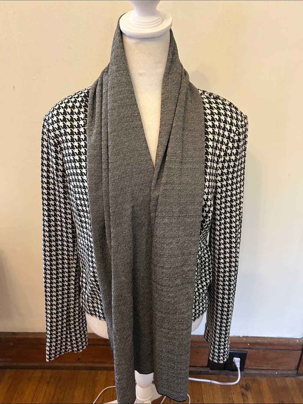 Cabi Houndstooth Open Front Cardigan with Gray Knit Scarf Size M EUC